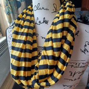 Accessorize Me infinity scarf NWT